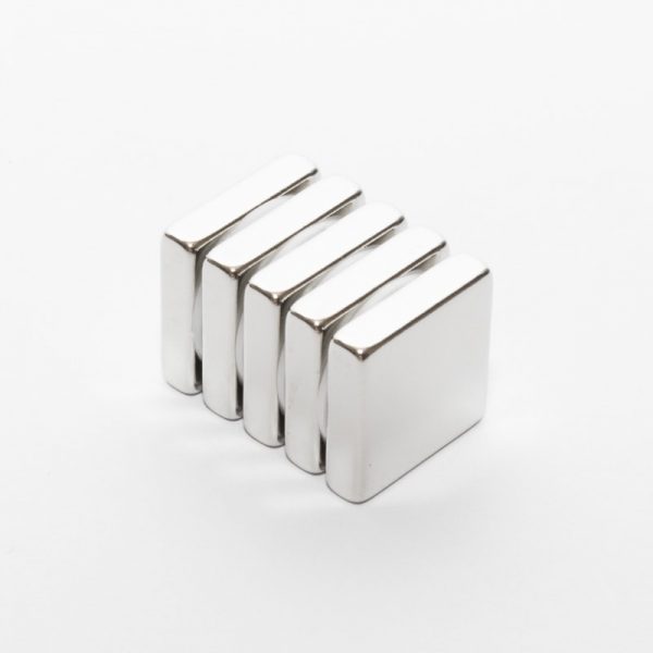 Neodýmový magnet kváder 20x20x5 mm - N38