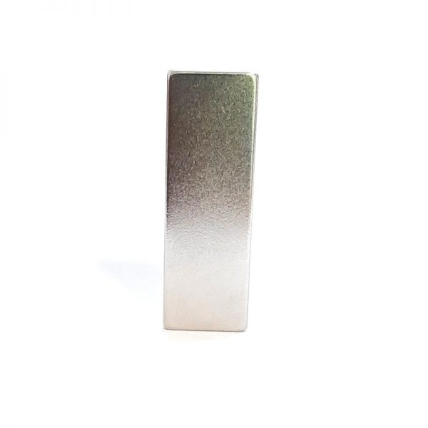 Neodýmový magnet kváder 30x10x1,5 mm
  -N38
