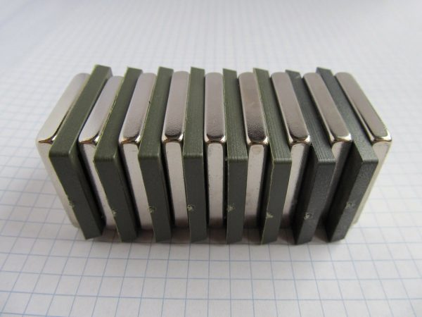 Neodýmový magnet kváder 30x30x5 mm - N38