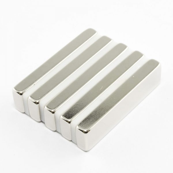 Neodýmový magnet kváder 40x10x5 mm - N38