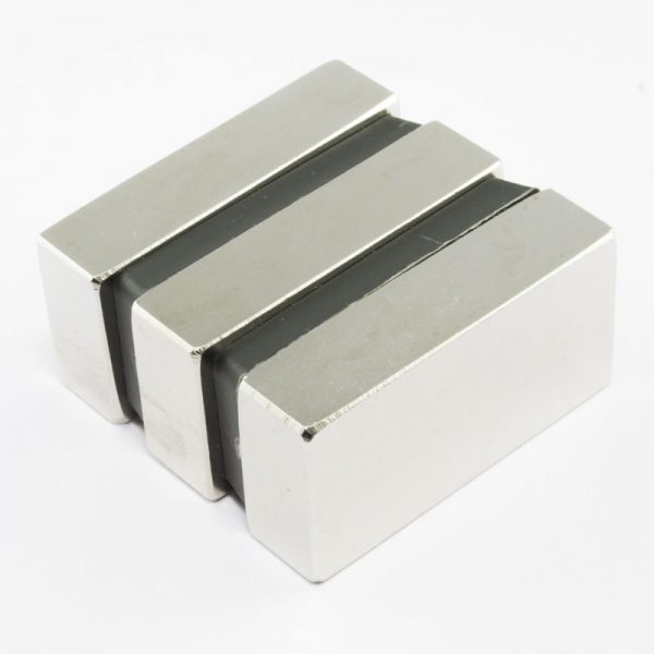 Neodýmový magnet kváder 40x20x10 mm -
  N40