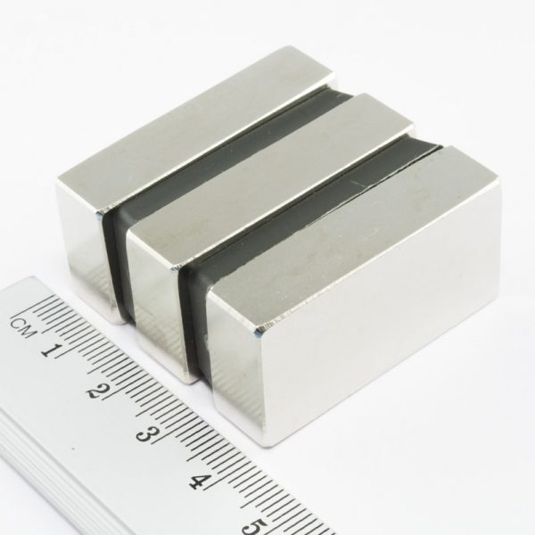 Neodýmový magnet kváder 40x20x10 mm -
  N40