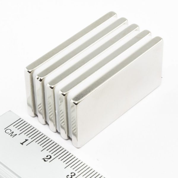 Neodýmový magnet kváder 40x20x3 mm - N38