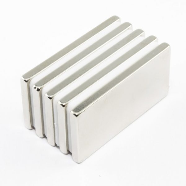 Neodýmový magnet kváder 40x20x3 mm - N38