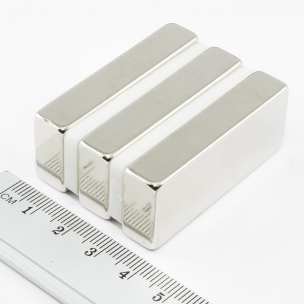 Neodýmový magnet kváder 50x20x10 mm -
  N52