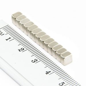 Neodýmový magnet kváder 5x5x3 mm - N52