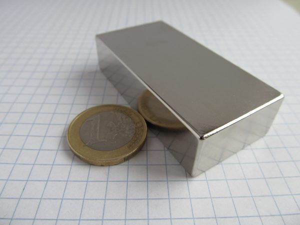 Neodýmový magnet kváder 60x30x15 mm -
  N38