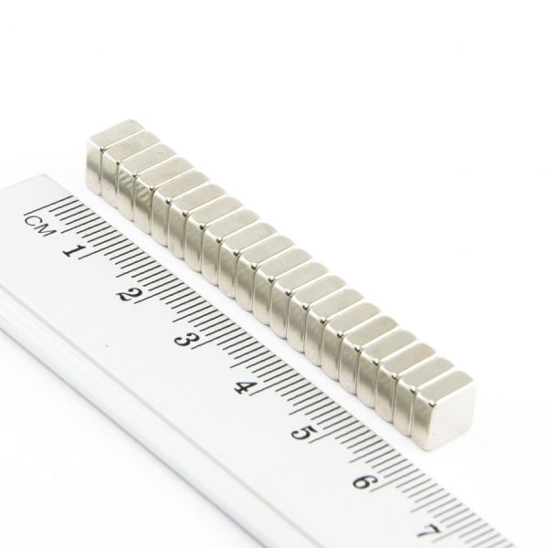 Neodýmový magnet kváder 7x7x3 mm - N38