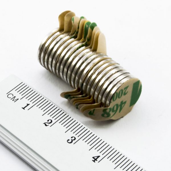 Neodýmový magnet valec 14x1,5 mm so
  samolepkou (severný pól na strane bez samolepky) - N42
