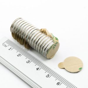Neodýmový magnet valec 15x1 mm so
  samolepkou (južný pól na strane bez samolepky) - N38