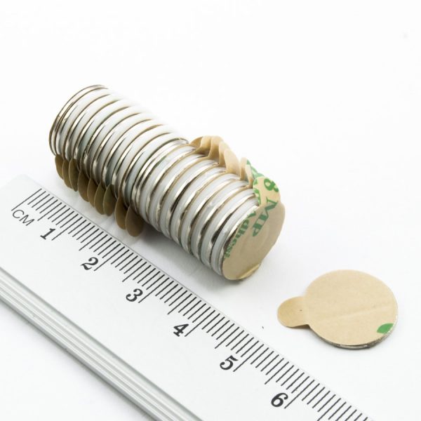 Neodýmový magnet valec 15x1 mm so
  samolepkou (južný pól na strane bez samolepky) - N38