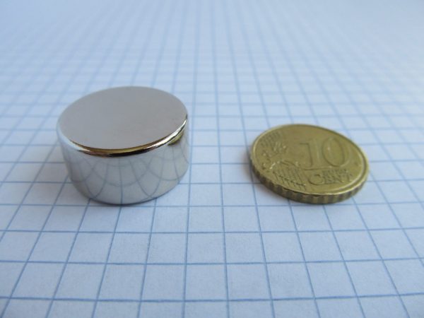 Neodýmový magnet valec 20x10 mm - N38