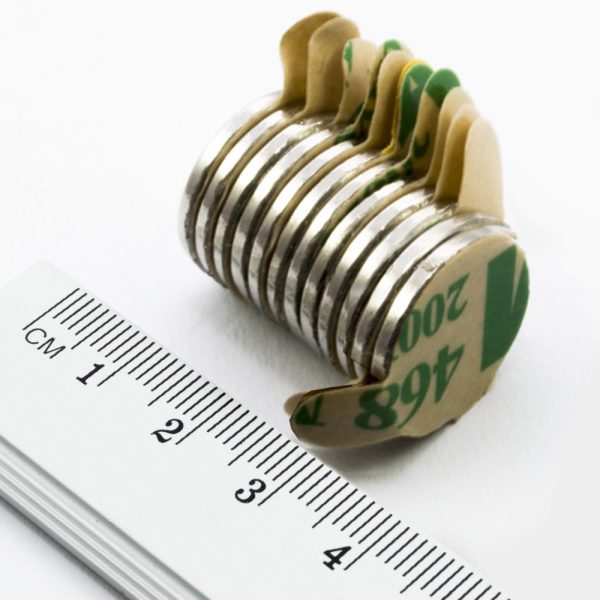 Neodýmový magnet valec 20x2 mm so
  samolepkou (severný pól na strane bez samolepky) - N38
