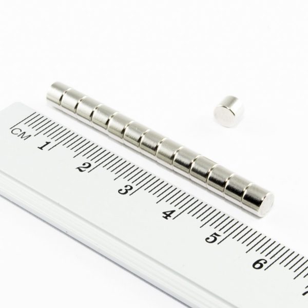 Neodýmový magnet valec 5x4 mm - N38