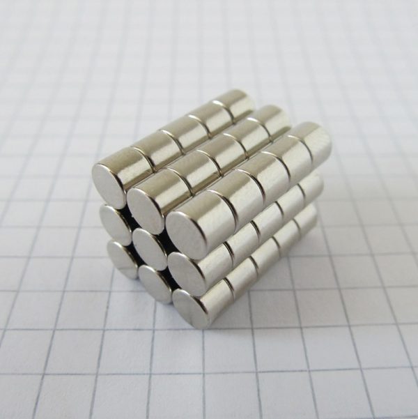 Neodýmový magnet valec 5x4 mm - N38