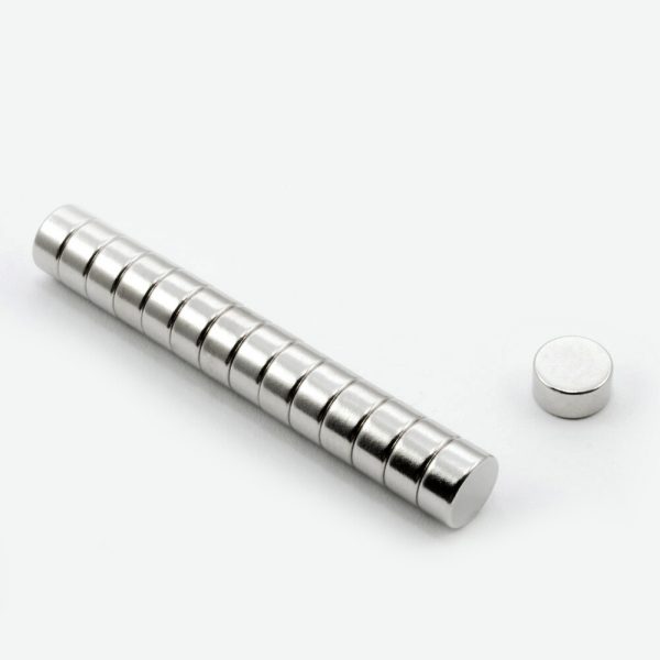 Neodýmový
  magnet valec 8x4 mm - N38