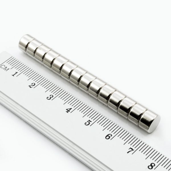 Neodýmový
  magnet valec 8x5 mm - N38