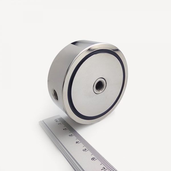 Magnet
  v puzdre so závitom cez celý magnet 74x28 mm obojstranný