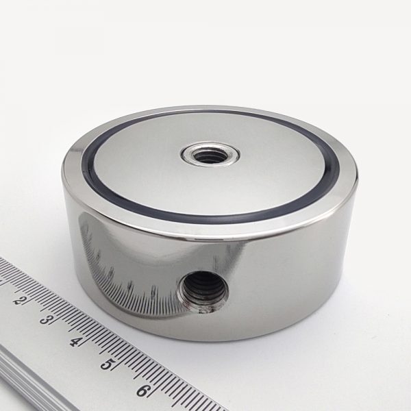 Magnet
  v puzdre so závitom cez celý magnet 74x28 mm obojstranný