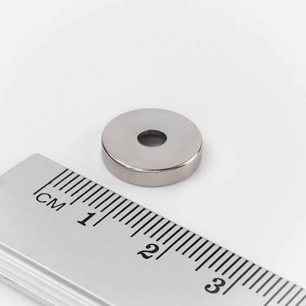 Neodýmový
  magnet valec 14x3 mm s dierou M4