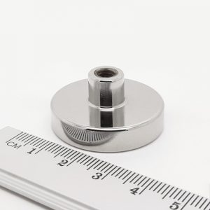 Magnetický
  úchyt - Magnet v puzdre s vysunutým vnútorným závitom 32x7 mm