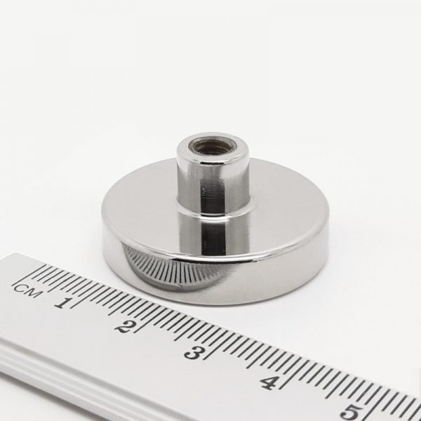 Magnetický
  úchyt - Magnet v puzdre s vysunutým vnútorným závitom 32x7 mm