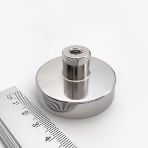 Magnetický
  úchyt - magnet v puzdre s vysunutým vnútorným závitom 48x12 mm