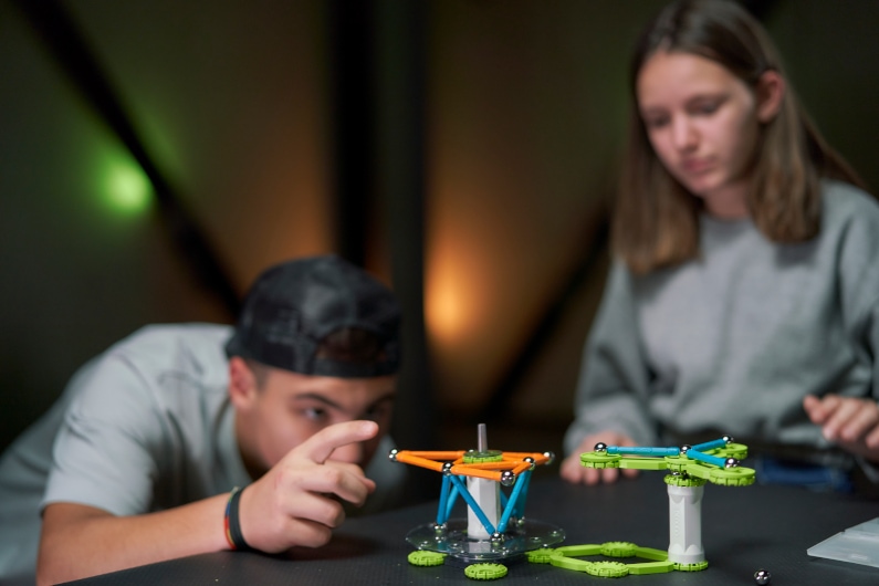 Magnetická
stavebnica Geomag Mechanics Motion 96