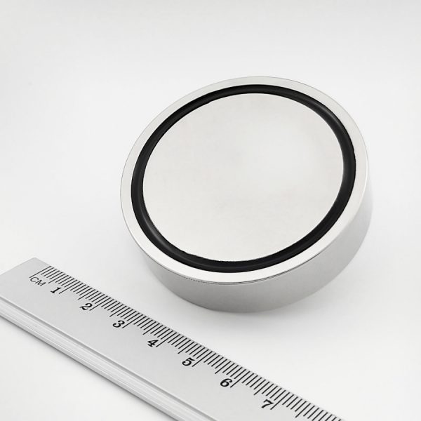 MAgnetický
  úchyt - magnet v puzdre s vysunutým vonkajším závitom