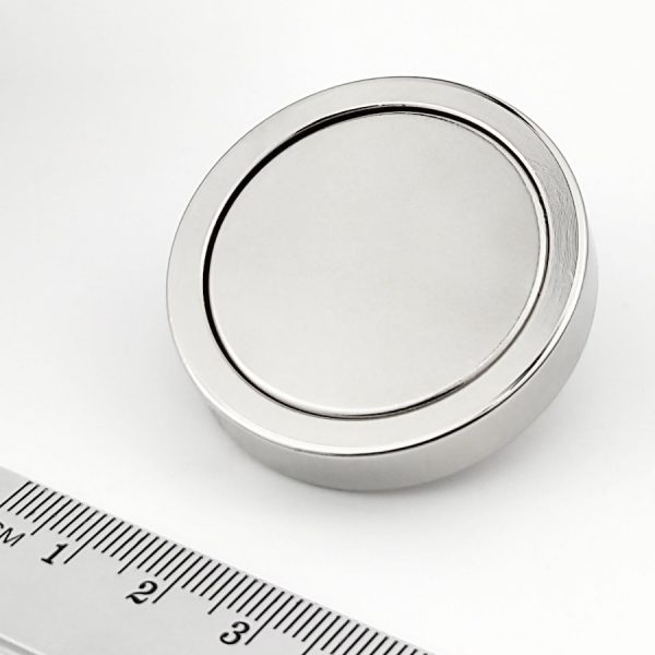 Magnet
  v puzdre s vysunutým vnútorným závitom 42x8,5 mm