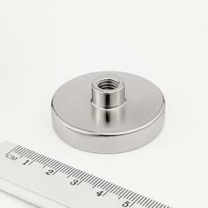 Magnet
  v puzdre s vysunutým vnútorným závitom 42x8,5 mm