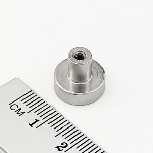 Magnet
  v puzdre s vysunutým vnútorným závitom 13×4 mm