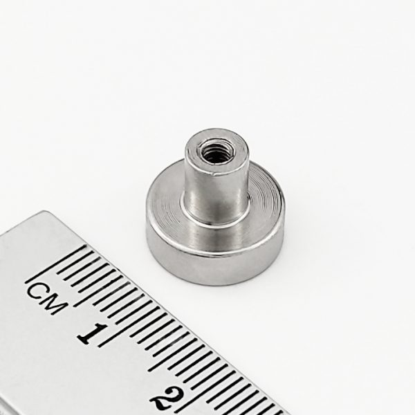 Magnet
  v puzdre s vysunutým vnútorným závitom 13×4 mm