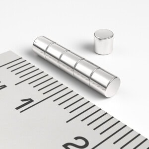 neodýmový magnet valec 3x3 mm