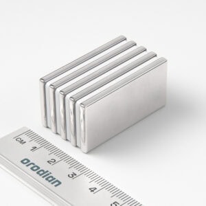 Neodýmový magnet kváder 40×20×3 mm - N38