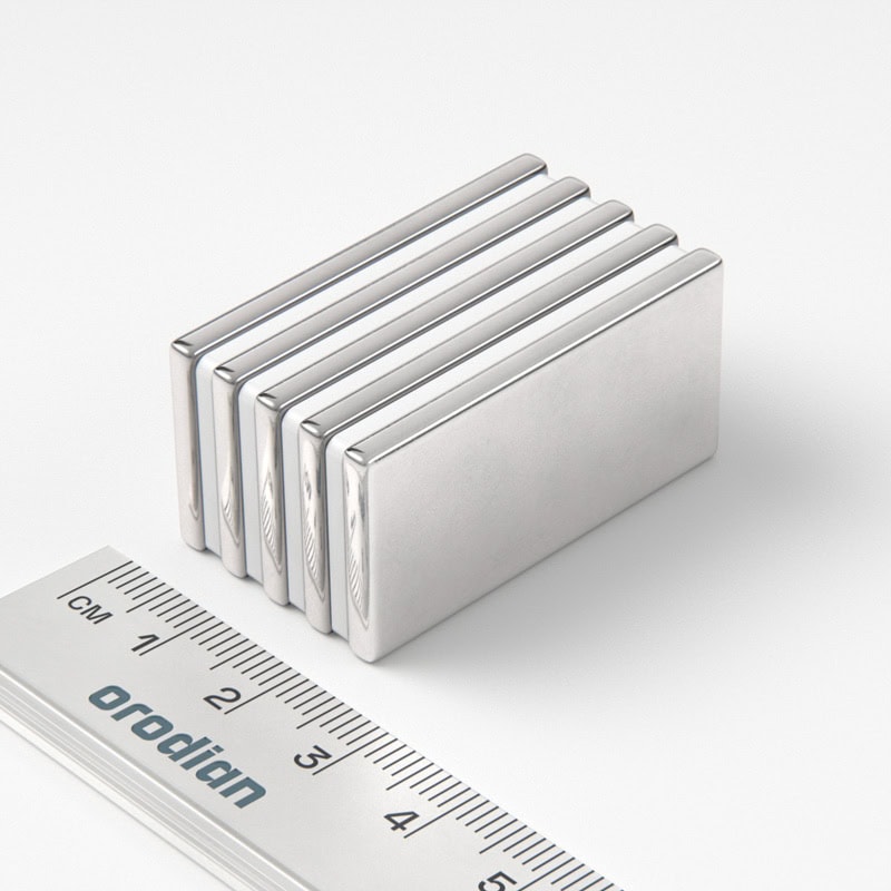 Neodýmový magnet kváder 40×20×3 mm - N38