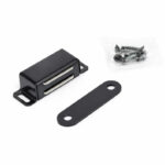 nábytkový magnet na dvierka