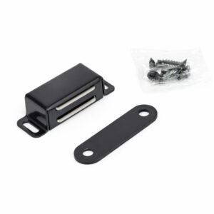 nábytkový magnet na dvierka