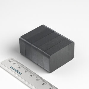 Feritový magnet kváder 40×25×10 mm - Y30BH