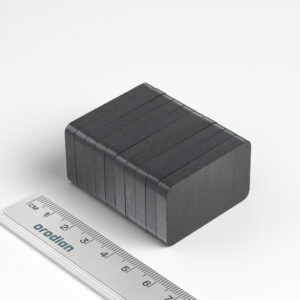 Feritový magnet kváder 40×25×5 mm - Y30BH