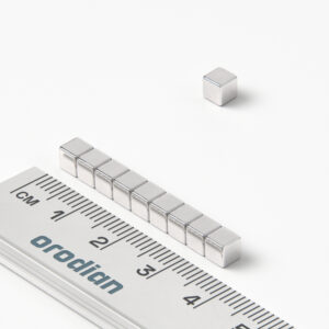 Neodýmový magnet kocka 4×4×4 mm - N42