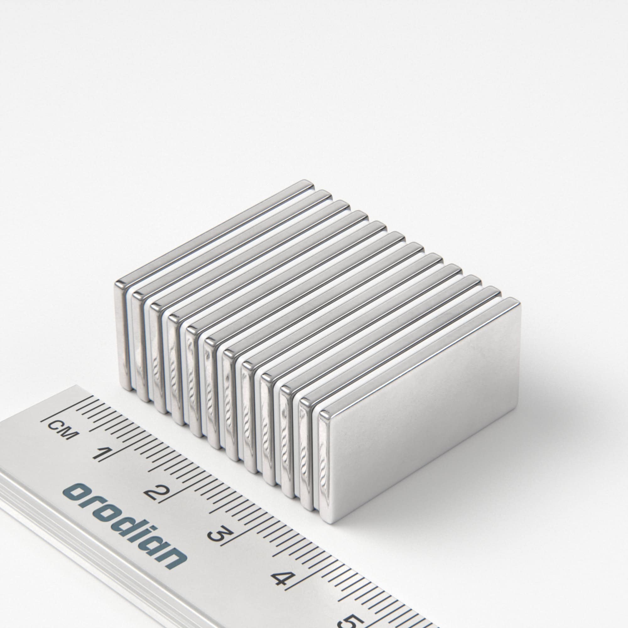 Neodýmový magnet kváder 30×15×2 mm - N42