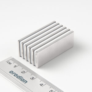 Neodýmový magnet kváder 40×15×2 mm - N38