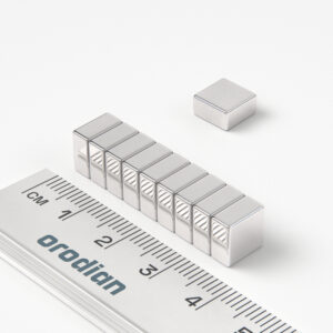 Neodýmový magnet kváder 8×8×4 mm - N38