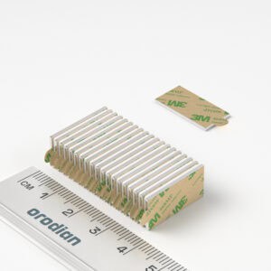 Neodýmový magnet kváder 20×10×1 mm so samolepkou - N38