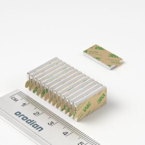 Neodýmový magnet kváder 20×10×2 mm so samolepkou - N38