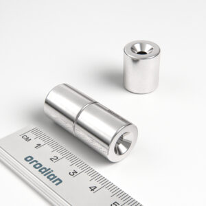Neodýmový magnet valec 15×17,5 mm s dierou M4 (diametrálna magnetizácia) - N52